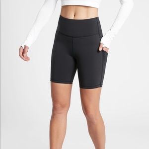 Athleta Ultimate Stash Pocket 7” Short NWT Black M